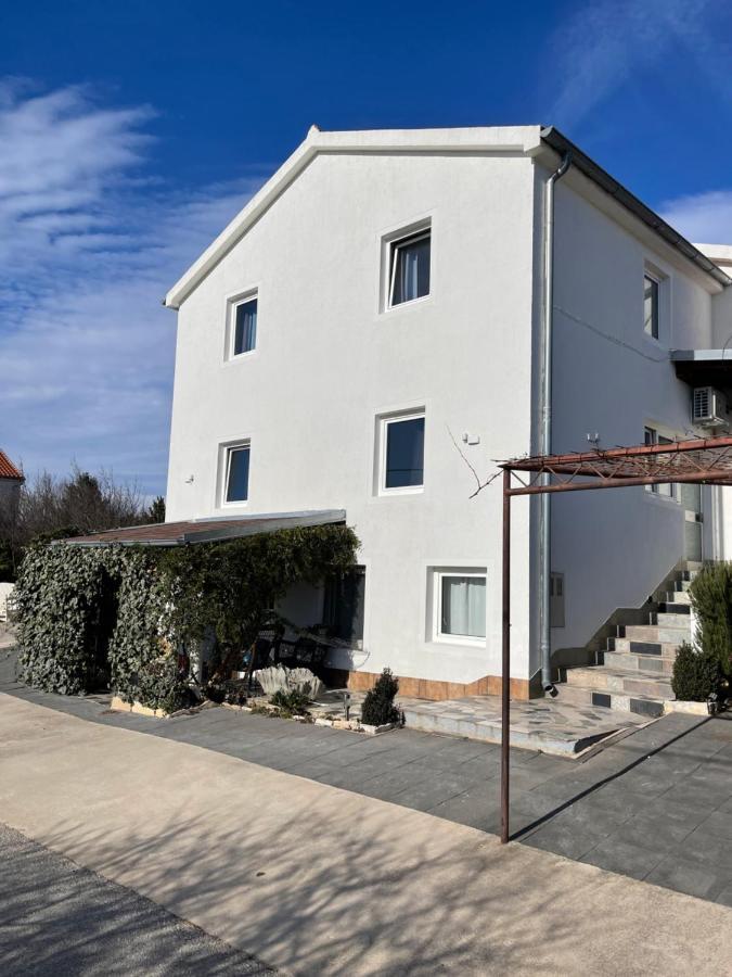 Apartments Frigan Maslenica Εξωτερικό φωτογραφία