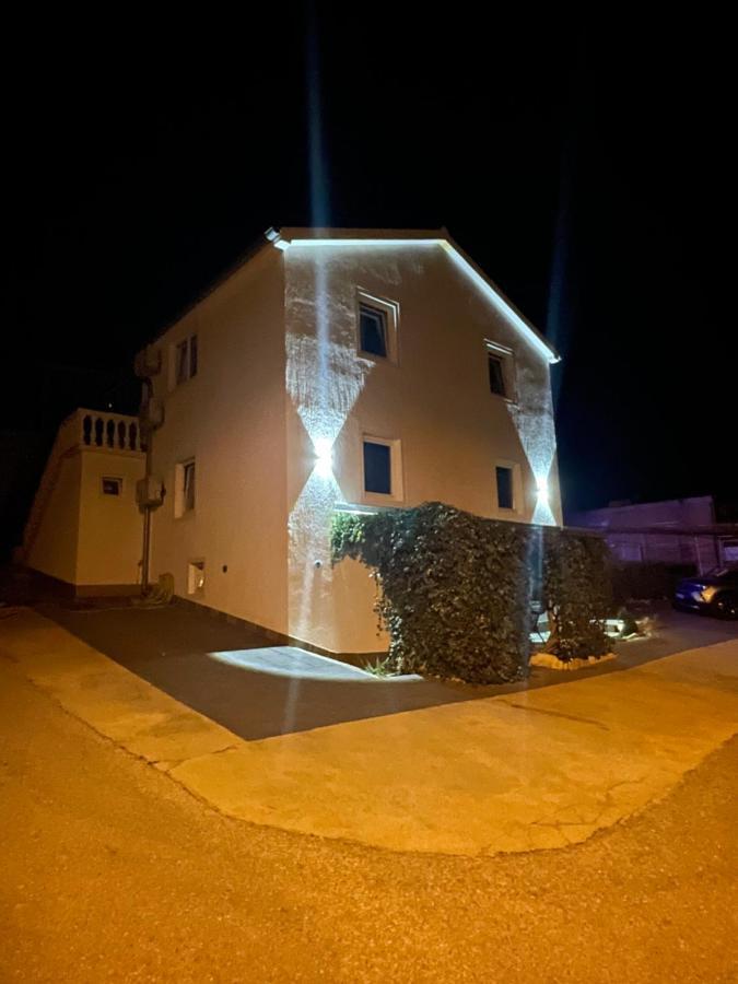 Apartments Frigan Maslenica Εξωτερικό φωτογραφία